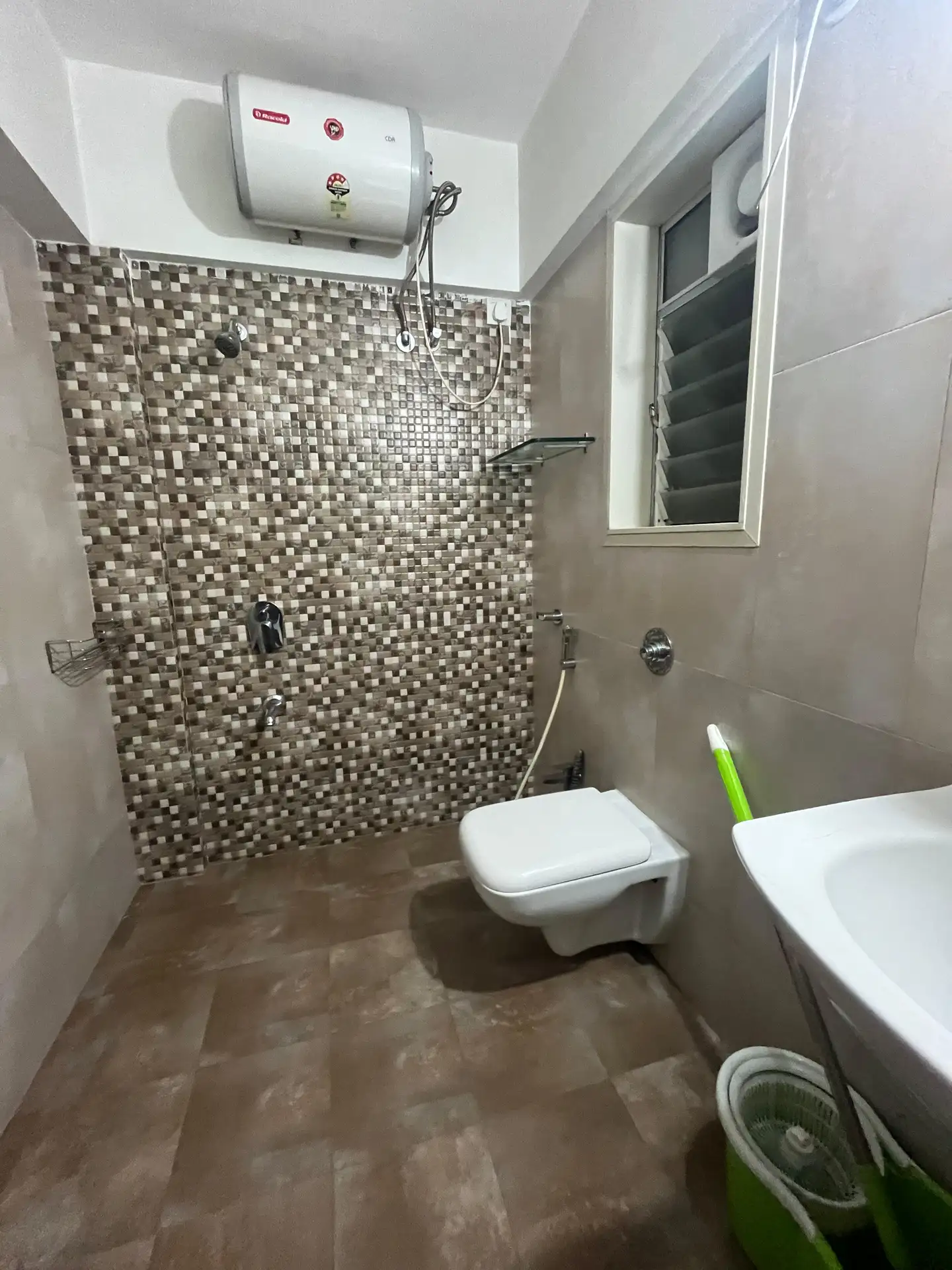 2 BHK Flat for Rent in Romell Umiya grandeur, Malad East